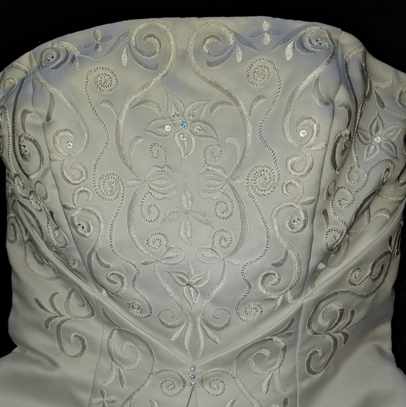 David's bridal wedding dress size 5 - 7 - Picture 4 of 15